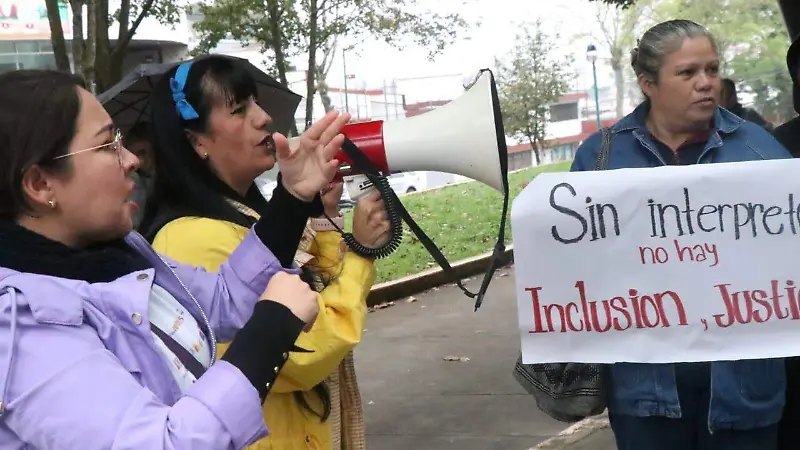 Comunidad sorda de Xalapa marcha por primera vez 